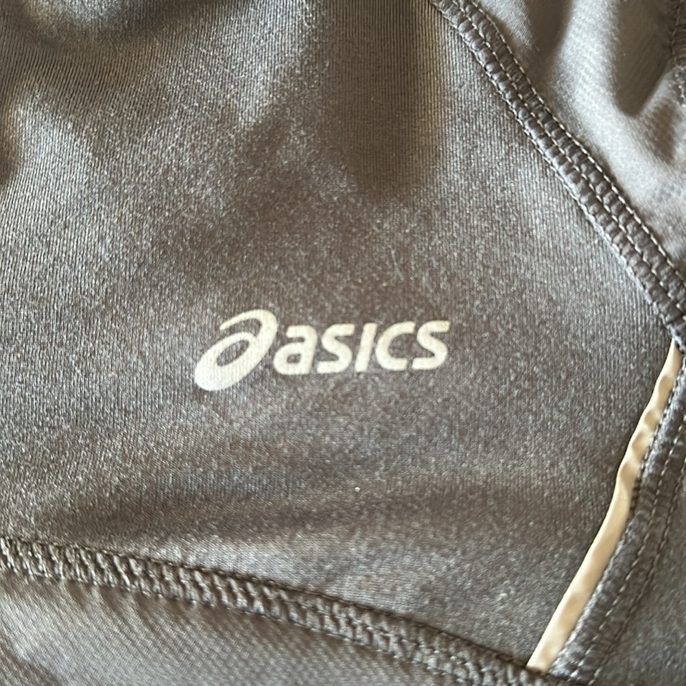 ASICS running top - Picture 2 of 5